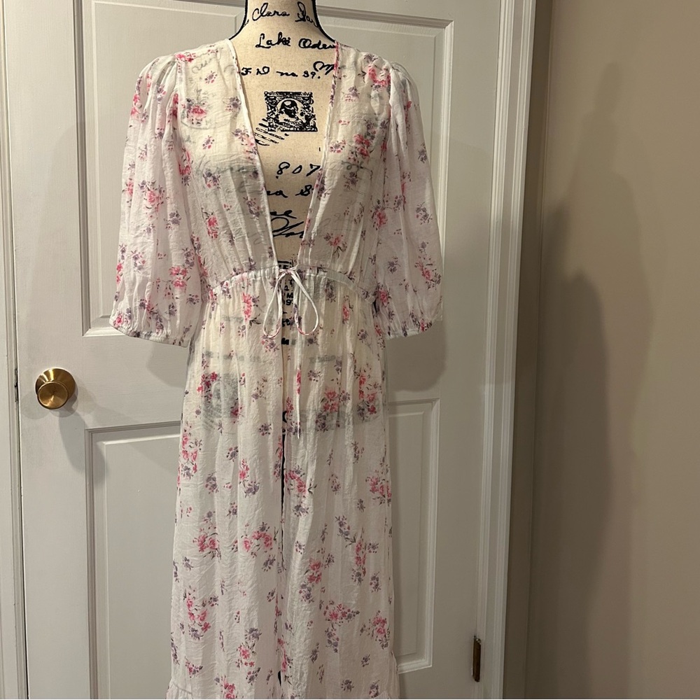 Vince Camuto Garden Romance Waist Tie Robe - Picture 10 of 16